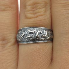 Great vintage condition.  925 Sterling Silver Vintage European Bean Pattern Oxidized Ring Size 7  Weight: 2.5g   WELCOME TO PAWN SHOP We are an actual pawn shop and have been in business for over 25 years. Since 1990, our establishment has been serving a variety of clients by providing them with short term cash solutions and options of liquidity regarding their treasured heirlooms. Acknowledging that today′s customers are very sophisticated and are looking for a variety of investments, our acqui Vintage Silver Engraved Ring With Oxidized Finish, Vintage Antique Silver Rings Stamped 925, Antique Silver Engraved Ring With Oxidized Finish For Anniversary, Vintage Engraved Ring With Oxidized Finish For Anniversary, Vintage Oxidized Engraved Ring For Anniversary, Vintage White Gold Stackable Rings, Anniversary Antique Silver Engraved Ring With Oxidized Finish, Classic Stamped 925 Toe Rings, Classic Toe Ring Stamped 925