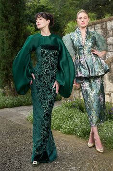 Strapless floral velvet lace column gown with satin organza topper Fall 2023 Couture, 2023 Couture, Cocktail Dress Classy, Green Formal Dresses, Couture Evening Dress, Bridal Elegance, Column Gown, Classy Dress Outfits, African Print Fashion Dresses