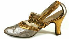 Divine 20s shoes Shoe Sketches, Shoes Illustration, Fantastic Shoes, Latest Shoe Trends, Balenciaga Shoes, Gold Shoes, Estilo Art Deco