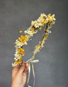 Dried Flower Hair Crown, Minimalist Flower Crown, Flower Crown Dried Flowers, Flower Crown Photography, Dried Flower Wedding Hair, Flower Crown Prom, Dried Floral Crown, Dried Flower Headpiece, Wildflower Wedding Crown