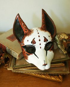 Kitsune (fox) Yokai are Japanese creatures from Japanese folklore and ghost stories. To be "cursed by a fox" is a euphemism for mental illness. Kitsune Mask, Unique Masks, Kitsune Fox, Fox Mask, Japanese Mask, Japanese Folklore, Cool Masks, Incubus, Animal Masks