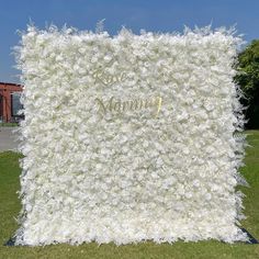 a large white flowered wall with the words love you mommy written in gold on it