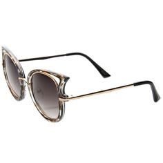 Descripción


 Mediciones


 Envío







 Complete su look glamoroso con estas elegantes gafas de sol tipo ojo de gato diseñadas con una silueta exagerada de punto alto para un estilo femenino. Lentes redondas de tonos neutros, detalles recortados y elegantes patillas delgadas completan este estilo moderno. Combínalo con tus conjuntos favoritos para mayor sofisticación y elegancia. Fabricados con una montura a base de metal y plástico, piezas nasales de estilo inglés, bisagras de metal y lentes de policarbonato UV400.

 Ancho de la lente: 49 mm
 Puente nasal: 19 mm
 Altura de la lente: 48 mm
 Ancho total: 145 mm

 Envío gratuito a partir de $ 25 para clientes nacionales de EE. UU.
 Haga clic aquí para obtener detalles de envío internacional Spring Cat Eye Sunglasses With Polarized Lenses, Uv Protection Cat Eye Sunglasses, Glamorous Look, English Style, Retro Chic, Flats Top, High Point, Designer Sunglasses, True Vintage