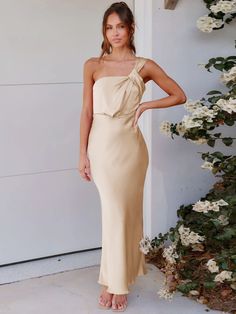 Women's New One Shoulder Luxury Banquet Fishtail Evening Dress Acetate Satin Sleeveless Dress Satin Bridesmaid Dress, One Shoulder Bridesmaid Dresses, One Shoulder Bridesmaid, Sleeveless Bodycon Dress, Satin Bridesmaid Dresses, Dress Evening, High Fashion Street Style, Womens Midi Dresses, Outfits Casuales