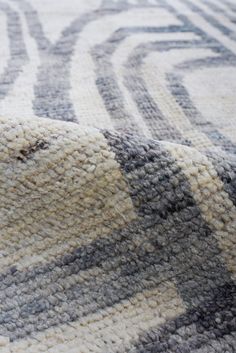 an area rug is shown with grey and white colors