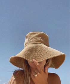 Alexandra Sage, Hat Photoshoot, Asthetic Pics, Beach Girl Aesthetic, Ig Aesthetic, Summer Poses, Insta Ideas, Beach Photography Poses