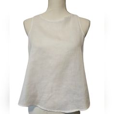 Isaac Mizrahi White Linen Sleeveless Top Women's Size Xs Nwot New Without Tags, 100% Linen Top, A Flowy Flap Back, Beautiful For A Summer Night, Beach Vacation Or Casual Day Out. R50 White Linen Sleeveless Vest, Sleeveless Linen Summer Vest, Fitted Sleeveless Summer Vest, Fitted Sleeveless Beach Tops, Fitted Sleeveless Tops For Beach, Fitted Sleeveless Top For Vacation, Fitted Sleeveless Top For The Beach, Fitted Tank Vest For Vacation, Sleeveless Linen Tank Top For Summer