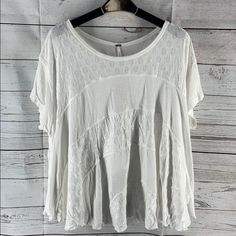 Brand New With Tags! Size S Free People's Top Features A Loose Fit And Asymmetrical Hem To Create A Casual-Cool Vibe That's Utterly Stylish. Crew Neckline; Pullover Style Asymmetrical Hem Easy Fit; Hits Below Hip Rayon/Linen Short Sleeves Loose Fit Approximate Measurements: Length: Back= 14.5" Front: 20.5" Width: 56" Casual Flowy Tops With Asymmetrical Hem, Summer Layering Blouse With Asymmetrical Hem, Casual Asymmetrical Beach Top, White Asymmetrical Top For Day Out, Bohemian Summer Tops With Asymmetrical Hem, Bohemian Tops With Asymmetrical Hem For Summer, Summer Bohemian Asymmetrical Top, Linen Short, Asymmetrical Tops