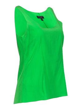 Get punchy and polished in this pristine silky tank from Rag & Bone! Made with a scoop neckline, this is the perfect statement layering tank to wear with leather jacket or your favorite slouchy cardigan for a splash of color. Size S 95% Silk, 5% Lycra Scoop neckline Relaxed fit Waist 32" Total length 26" Green Scoop Neck Camisole For Spring, Fitted Scoop Neck Vest For Spring, Silk Tank Top For Workwear In Spring, Fitted Silk Tank Top For Work, Silk Tank Top For Workwear In Summer, Silk Tank Top For Workwear And Summer, Spring Silk Stretch Top, Chic Scoop Neck Spring Vest, Chic Green Scoop Neck Tank Top