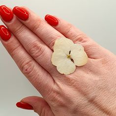 White Viorne Flower rings, made of natural resin, embody timeless elegance and a deep connection with nature. Viburnum, also known as viburnum, is a plant that symbolizes purity, gentleness and resilience in many cultures around the world. The mystical meaning of viburnum flowers varies between beliefs and traditions, but they are often associated with protection, healing and spirituality. In some cultures, viburnum flowers are considered to bring happiness and good luck, while in others they ar Adjustable White Flower Shaped Ring, Handmade Spiritual Flower Ring, White Hand-strung Flower-shaped Jewelry, Playful White Flower-shaped Jewelry, White Flower Ring, Epoxy Ring, Poppy Flower-shaped Jewelry Gift, Ring For Wife, Flower Rings