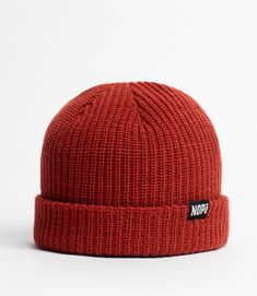 La beanie NOPé pour enfant... parce qu'il faut bien en avoir quelques-unes en réserve, non?! #TuquesPerdues

Elle est conçue pour se combiner avec la capuche. Non-doublée, c'est aussi la parfaite tuque d'entre-saison lorsque portée seule.
-
Taille unique — Enfant