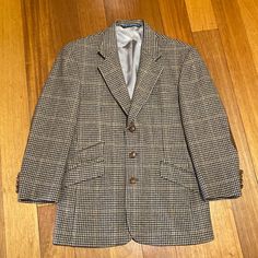 Vintage Kids Herringbone Houndstooth Print Jacket In Excellent Condition. This Jacket Is Nwot Pockets Are Still Intact 3 Botton Front Suede Elbow Patch’s Neck Closure Intact. Measurements Are Across The Chest, 19 1/2” Shoulder To Shoulder 18” Sleeve Length From Shoulder 20 1/2” From Bottom Of Collar To Bottom Of Jacket 28”. Don’t Miss Out On This Beautiful Jacket You Won’t See These Around Anymore. Any Questions Feel Free To Ask @ Polowayne1. Classic Tweed Outerwear With Houndstooth Pattern, Classic Tweed Houndstooth Outerwear, Winter Tweed Outerwear With Houndstooth Pattern, Brown Houndstooth Winter Outerwear, Tailored Houndstooth Outerwear With Lapel Collar, Long Sleeve Wool Tweed Jacket With Houndstooth Pattern, Winter Long Sleeve Houndstooth Tweed Jacket, Wool Tweed Jacket With Houndstooth Pattern, Single Breasted Plaid Tweed Outerwear