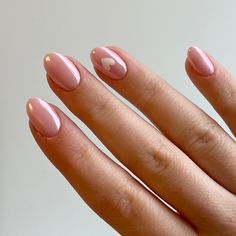 Pink Minimalist Nails Square, Valentines Nails Chrome Hearts, Simple Gel Nails Valentines, Pink Acrylic Gel Nails, Cute Valentine Nails Short, Hailey Bieber Nails Hearts, Valentines Aesthetic Nails, Oval Valentines Nails Pink, Pink Chrome Nails Heart