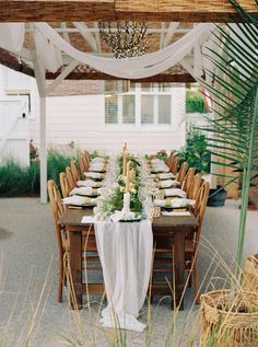 Beautiful event table with white sheer fabric runner White Wedding Linens, Linen Wedding Table, White Wedding Table Decor, Wedding Ribbons, Table Runner For Wedding, Linen Runner, Wedding Runner, Fabric Draping, White Runners