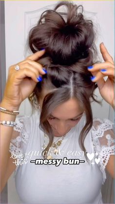 Hairstyle With Braids, Messy Bun For Short Hair, Messy Bun Tutorial, Easy Hairdos, Short Hair Bun, Big Hair Dont Care, Gym Hairstyles, Front Hair