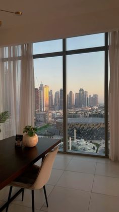 #dubai #view #high #buildings #livingroom #uae Dubai Houses Interiors, Dubai Apartment Aesthetic, Dubai Apartment View, Glass Apartment, Dubai Living, Dubai Penthouse, Dubai View, Dubai Apartment, House Dubai