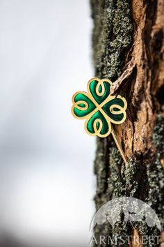 Carry the luck with you wherever you go with four-leafed clover fibula made of laser-cut brass with enamel. Green Enamel Brooch Pin As Gift, Green Enamel Pin Brooch For Gift, Green Brooch Enamel Pin For Gift, Green Enamel Brooch As Gift, Green Enamel Pins, Medieval Crown, Medieval Accessories, Good Luck Clover, Collar Pin