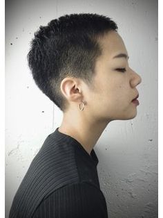 Shaved Head Women, Tomboy Hairstyles, Split Hair, Shot Hair Styles, Hair Scissors