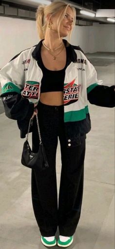 racer jacket outfit green Barbara Kristoffersen, Skandinavian Fashion, Racer Jacket, Tomboy Style Outfits, Looks Street Style, Looks Black, Parking Garage, Streetwear Fashion Women