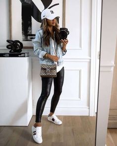 What To Wear With Leather Leggings, Looks Adidas, Mia Mia Mine, Leather Leggings Outfit, Mia Mia, Chique Outfits, Outfit Chic, Mode Casual