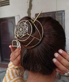 Bun Cage with Hair Fork, Hair Bun Holders & Makers, Gold Bun Cover Circle Hair Clip, Metal Hair Pin Minimal Accessories for Women METAL :- brass ❥ Customers satisfaction is our biggest priority, please contact us with any questions/queries for future or existing orders, and we will do our best to make sure you are happy with your order. ♥ Please Make Sure to Include The Correct Address During Before Order. You Can return Item within 30 Days After Successful Delivery. We Offer 100% Money Back Gua Gold Hair Clip, Hair Accessories Bun, Bun Holder, Gold Hair Clips, Minimal Accessories, Hair Fork, 2 Rings, Au Naturale, Hair Bun