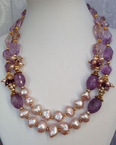 Pearl Necklace Designs, Beaded Necklace Designs, Beaded Jewels, Purple Necklace, Gold Fashion Necklace, Bridal Gold Jewellery Designs, Gold Jewellery Design Necklaces