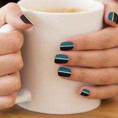 Dark Blue And White Nails Short, Navy And White Nails Acrylic, White And Navy Nails, White And Navy Blue Nails, Navy And White Nails, Navy Blue And White Nails, Geometric Nail Art Designs, Nail Art Bleu, Geometric Nails