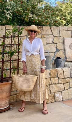 Mode Over 50, Styling Hacks, 50 Womens Fashion, Cruise Packing, Over 60 Fashion, Older Women Fashion, Coastal Grandmother, Ageless Style