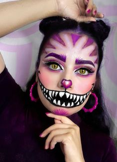 Cheshire Cat Makeup, Halloween Alice In Wonderland, Cheshire Cat Costume, Creepy Halloween Makeup, Alice In Wonderland Book, Halloween Ball, Alice In Wonderland Costume, Smiling Cat, Wonderland Costumes