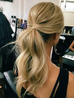 penteado noiva rabo de cavalo Messy Ponytail Hairstyles, Bridesmaid Hair Inspo, Wedding Ponytail, Face Male, Easy Updos For Long Hair, Haircuts Medium, Tail Hairstyle, Guest Hair, Bridesmaid Hair Makeup