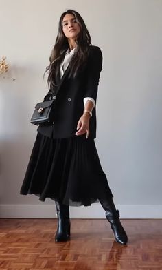 Dress Down Blazer, Pencil Black Skirt Outfit, Long Black Dress With Blazer, Creative Formal Attire, Black Plisse Skirt Outfit, Long Black Dress Outfit Winter, Midi Skirt Work Outfit, Long Black Skirt Outfit Winter, Best Fall Outfits