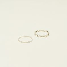 ¿Por qué limitarse a un anillo cuando puedes tener dos? Nuestro juego de anillos apilables minimalistas es lo suficientemente minimalista como para mezclarlo y combinarlo con el resto de las piezas de su colección de anillos.



 Material: Plata de Ley 925 maciza de alta calidad


 Acabado: Plata de ley ∙ Oro de 18 quilates ∙ Oro rosa

 Dimensiones: banda delgada de 1,5 mm  |  Anillo giratorio de 1 mm.

 Este listado es para un juego de 2 anillos: 1 BANDA DELGADA y 1 Anillo TWIST





 Código: MM-RM60

 Guía de tallas

 Los anillos se crean fieles al tamaño estándar de EE. UU. Para un mejor ajuste, sugerimos medir el tamaño de sus dedos. ¡También ofrecemos un medidor de anillos físico ! Alternativamente, puede seguir los pasos a continuación para encontrar su mejor opción:



 Envuelve u Minimalist Stackable Couple Rings For Promise, Minimalist Couple Rings For Anniversary, Minimalist Stackable Couple Rings For Everyday, Minimalist White Gold Stackable Rings For Everyday, Minimalist Sterling Silver Promise Ring, Minimalist Double Band Promise Ring, Minimalist Sterling Silver Couple Rings, Minimalist Everyday White Gold Stackable Rings, Minimalist Adjustable Round Band Rings