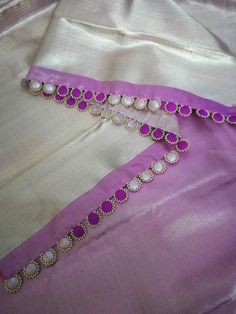 Hand Embroidery For Saree Border, Saree Resa New, Saree Tassels Designs Latest Simple, Kongu Mudulu Designs, Kucchu Designs Saree, Saree Pallu Tassels, Pallu Tassels Designs, Saree Latkan