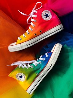 Custom Converse High Tops, Tie Dye Converse, Rainbow Converse, Custom Converse Shoes, Cool Converse, Color Converse, Mode Shoes, Rainbow Shoes