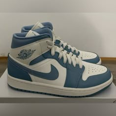 Brand New Nike Wmns Air Jordan 1 Mid 'University Blue' - Bq6472-141 Size 8 With Original Everything Air Jordan Shoes Women, Air Jordans 1, Cute Jordans, Nike Shoes Blue, Jordans 1, Sneakers Wallpaper, Wmns Air Jordan 1, Pretty Sneakers, Nike Fashion Shoes