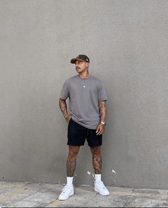 Style Inspiration Mens Summer, Men Summer Look, Mens Outfits Short Men, Men Fashion 2024 Casual, Casual Men Outfits Streetwear, Casual Summer Outfits Men Street Style, Summer Urban Outfits Men, Mens Fashion Streetwear Summer Casual, Mens Black Shorts Outfit