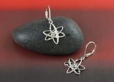 What great earrings for the Science or Sci-Fi enthusiast. They're small, subtle, sculptural, and intriguing. Whether you're into biology, chemistry, physics, or Sci-Fi, these beauties really fit the bill! Science rocks! Atom Earrings, Science Fashion, Zen Jewelry, Sacred Jewelry, Biology Science, Wiccan Necklace, Science Jewelry, Yoga Necklace, Lotus Jewelry