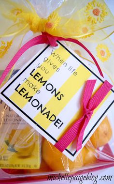 lemons are wrapped in cellophane and tied with a pink ribbon to give as favors