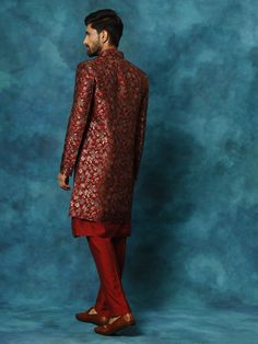 VASTRAMAY Men's Red Jacquard Indo Western With Maroon Viscose Kurta Pant Set A perfect blend of tradition and contemporary style, this men's red jacquard indo western with maroon viscose kurta pant set is a must-have for your ethnic wardrobe. Crafted with precision, this ensemble exudes elegance and sophistication. Features Red jacquard fabric for the indo western Maroon viscose fabric for the kurta and pant Elegant and stylish design Perfect for special occasions and festivities Specifications Traditional Jacquard Sets For Formal Occasions, Red Sherwani With Traditional Patterns For Festivals, Red Sherwani With Traditional Patterns For Festive Occasions, Red Brocade Kurta With Traditional Drape, Traditional Red Brocade Kurta, Fitted Brocade Sherwani For Traditional Ceremonies, Red Festive Winter Kurta, Red Winter Festive Kurta, Winter Festive Red Kurta