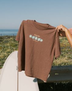 Super Bloom Retro Surf Tee - Surf Locos Surf Aesthetic Clothes, 80s Surf Fashion, Surf Merch, Surf Clothing, Oversized Cotton Vsco Tops, Tshirts Aesthetic, Oversized Brown Retro Top, Surf T Shirts Vintage, Clothing Product Shots