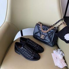 Size: 40-EU-9-US-25-5-CM-10-IN Louis Vuitton Neverfull Gm, Louis Vuitton Shirt, Chanel Shirt, Shoe Tags, Balenciaga Bag, Mule Sandals, Belt Accessories, Chanel Shoes, Belts For Women