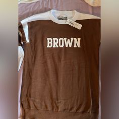 Adorable Sweater/Sweatshirt. Brown University. Unworn With The Tags Brown University Sweatshirt, Fall Varsity T-shirt With Logo Print, Brown Sporty Sweatshirt With Ribbed Cuffs, Sporty Brown Sweatshirt With Ribbed Cuffs, Brown Ribbed Cuffs Top For Streetwear, Brown Tops With Ribbed Cuffs For Streetwear, Sporty Brown Tops For Fall, Brown Crew Neck Sweatshirt With Graphic Print, Brown Graphic Print Crew Neck Sweatshirt