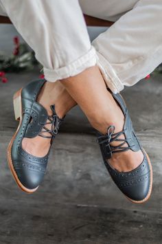 SCANDINAVIA. Leather oxfords / oxford pumps / lace up boots / | Etsy Flat Dress Shoes For Women, Elven Beauty, Oxford Shoes Women, Special Shoes, Casual Midi Dress, Oxford Pumps, Midi Dress Casual, Shoe Fits, Women Oxford Shoes