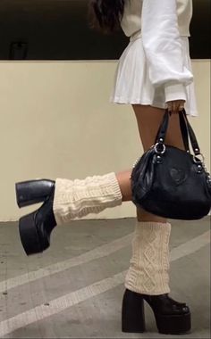 Instagram Baddie, Look Vintage, Fashion Fits, Mean Girls, Boots Outfit