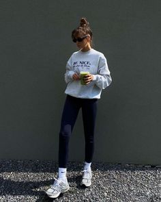 #InfluencerInspo weekly round-up Brown Athletic Outfit, Sporty Look Outfits, Cool Sporty Outfits, Winter Outfits Leggins, Sweatshirt Outfits Women, Comfy Athletic Outfits, Cute Athletic Outfit, Sportive Outfit, Sporty Style Outfits