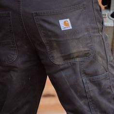 Legendary Carhartt durability meets everyday comfort with these men's work pants. They're crafted with pre-washed twill for a softer feel. An assortment of utility pockets and a hammer loop keep essential tools handy, while our relaxed fit maintains enough room in the seat and thighs for all-day comfort. Features9.25-ounce, 100% cotton ringspun peached twillMore room to move with a comfortable fit through the seat and thigh and a straight leg openingStrong sewn-on-seam belt loopsMultiple tool an Men’s Carhartt Pants, Carhartt Cargo Pants Outfit, Carhartt Mens Fashion, Carhartt Cargo Pants, Carhartt Work Pants, Carhartt Mens Pants, Carhartt Cargo, Mens Work Pants, Cargo Pants Outfit