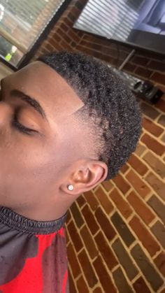 Black Taper Haircut Men, Low Men Haircut, Taper Court, Low Curly Taper Fade, Bald Fade Haircut Men Black, Tapered Hair Mens Black, Afro Fade Haircut Women, Taper Haircut Men Black