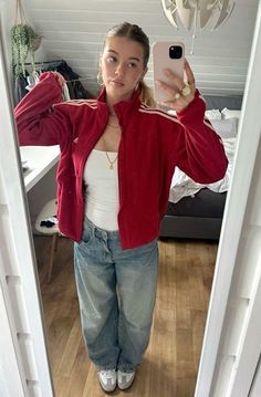 Outfit Inspo School Winter, Uk College Outfits, Red Outfits Casual, 00s Mode, Adidas Samba Outfit, Samba Outfit, Looks Pinterest