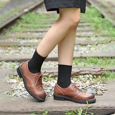 Women Lace up Oxfords Shoes Handmade Leather W Toe Cap Brogues in Brown/Black Luxury Brown Oxfords With Laces, Luxury Brown Lace-up Oxfords, Luxury Brown Plain Toe Lace-up Shoes, Luxury Brown Lace-up Shoes With Plain Toe, Teacher Clothes, Oxfords Shoes, Oxford Boots, Look Retro, Buckle Ankle Boots