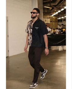 Nba Outfit, Jordan 2, Men's Casual Style, Gym Workout Videos, Nba Players, Prada Men, Lebron James, Unique Fashion